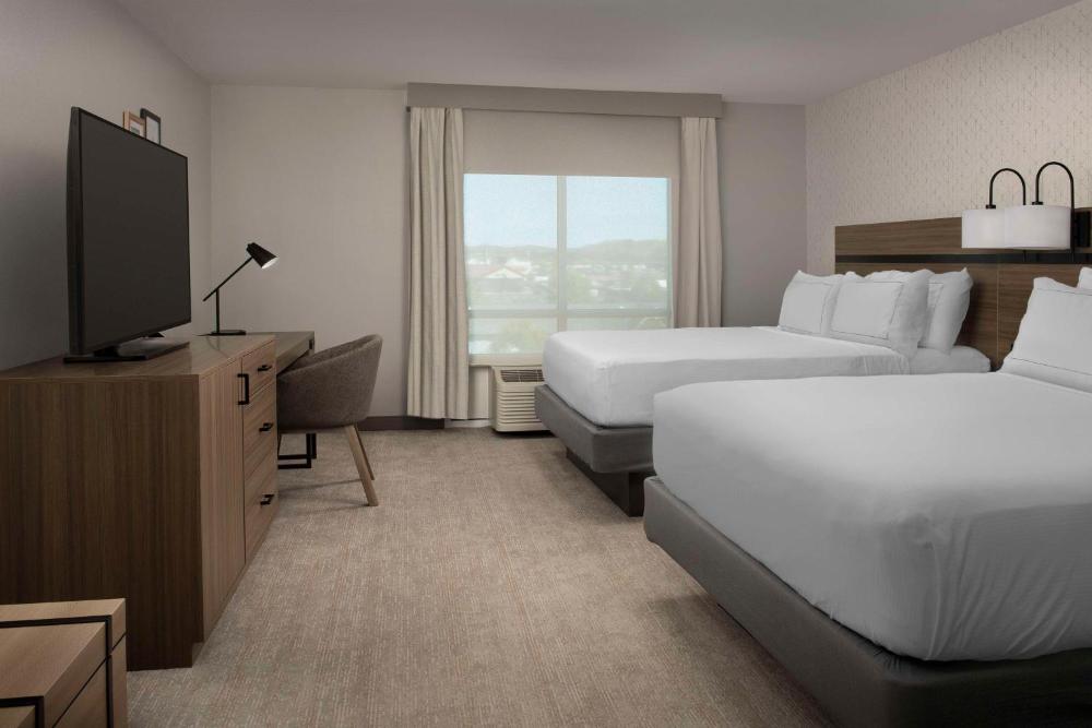 Queen Room with Two Queen Beds and Accessible Tub - Mobility Access interior